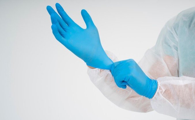 Nitrile Gloves vs. Latex: Which Offers Better Protection?